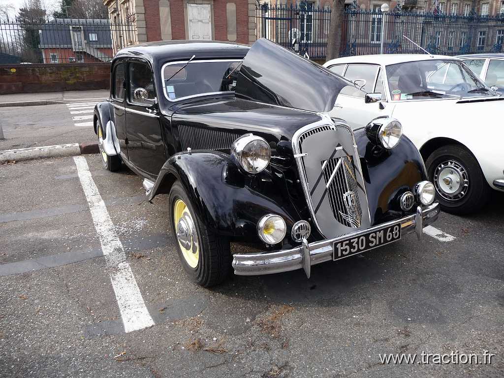 2009_03_01_colmar (31).jpg - 01/03/2009 - 68000 COLMAR, parking de l'ancienne sous-préfecture, Colmar Auto Rétro, Citroën 15-SIX avec son cache calandre pour l'hiver